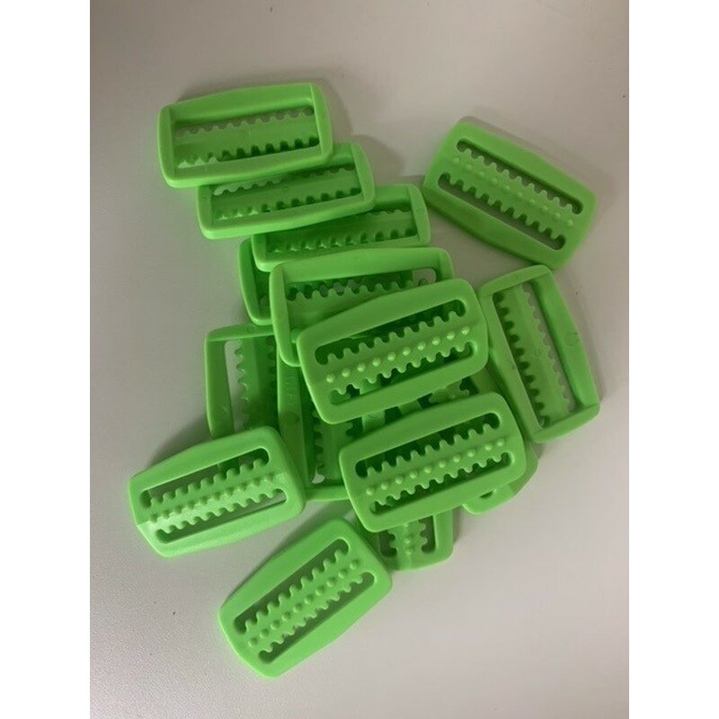 Dreisteg gezahnt aus Kunststoff Dreisteg gezahnt aus Kunststoff