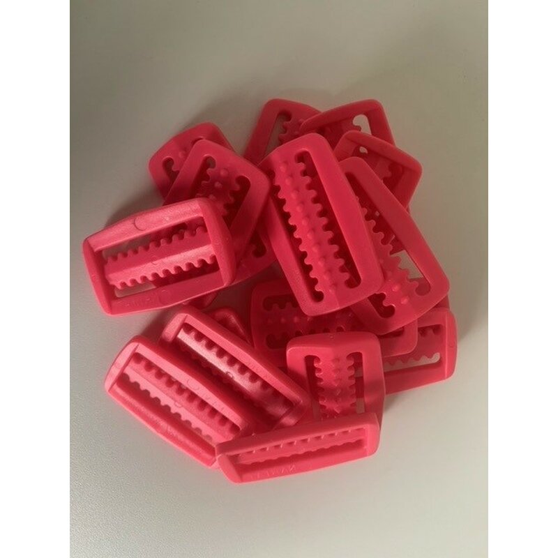 Dreisteg gezahnt aus Kunststoff Dreisteg gezahnt aus Kunststoff